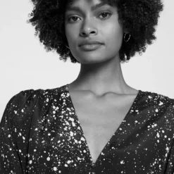 The Kooples Maglietta A Manica Lunga - Black/ecru, Donna 13 The Kooples Maglietta A Manica Lunga - Black/ecru, Donna -Vendite The Kooples 2c3bd555191d446786e0818f4da859e6