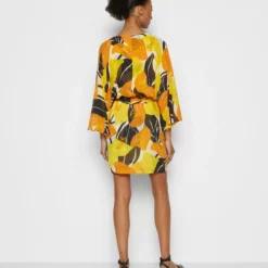 The Kooples Donna ROBE COURTE KIMONOEN HIBISCUS JAUNE - Vestito Elegante - Yellow -Vendite The Kooples 361cca356ea94ea19b4bc92e07f1a793