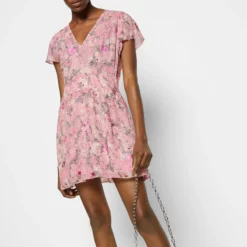 The Kooples Donna ROBE COURTE AVEC MANCHES VOLANTES ET COL VEN - Vestito Elegante - Pink -Vendite The Kooples 51e3d7c6e06b4a8e8577639d16d6d73b