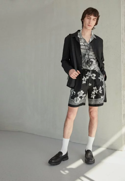 The Kooples Uomo Shorts - Black/white 3 The Kooples Uomo Shorts - Black/white -Vendite The Kooples 8af6cc5b7088404a92f8a11e282a4c14