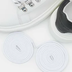 The Kooples BASKET A LACETS MOUCHETTES - Sneakers Basse - White/black, Donna -Vendite The Kooples 9fc27ff116c7440984f6bff1ba12c4ab