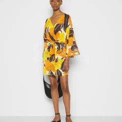 The Kooples Donna ROBE COURTE KIMONOEN HIBISCUS JAUNE - Vestito Elegante - Yellow -Vendite The Kooples b6b39bf1ae084da18232da794b26e700