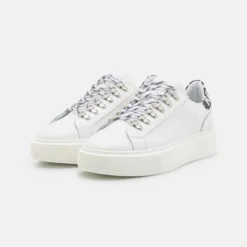 The Kooples CHAUSSURES - Sneakers Basse - White/black, Uomo -Vendite The Kooples b79f2e787b2448958283d6896f1b3e3d