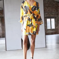 The Kooples Donna ROBE COURTE KIMONOEN HIBISCUS JAUNE - Vestito Elegante - Yellow