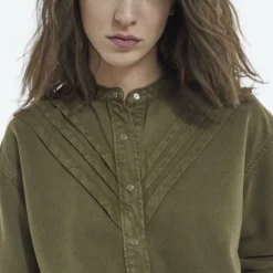 The Kooples Donna COL ROND À DÉTAILS DE VOLANTS - Camicetta - Olive Kaki -Vendite The Kooples c329f82c39d54a7cb98aeca6b3ca56e7