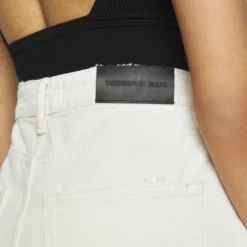 The Kooples Donna Jeans A Sigaretta - Off White 15 The Kooples Donna Jeans A Sigaretta - Off White -Vendite The Kooples d7bde9952709499a9f952307b0e9c013