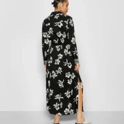 The Kooples Donna ROBE LONGUE MANCHE LONGUE IMPRIME - Abito A Camicia - Black White 12 The Kooples Donna ROBE LONGUE MANCHE LONGUE IMPRIME - Abito A Camicia - Black White -Vendite The Kooples e8bc6fbe14f1447a81e16c7e37cc8bc2