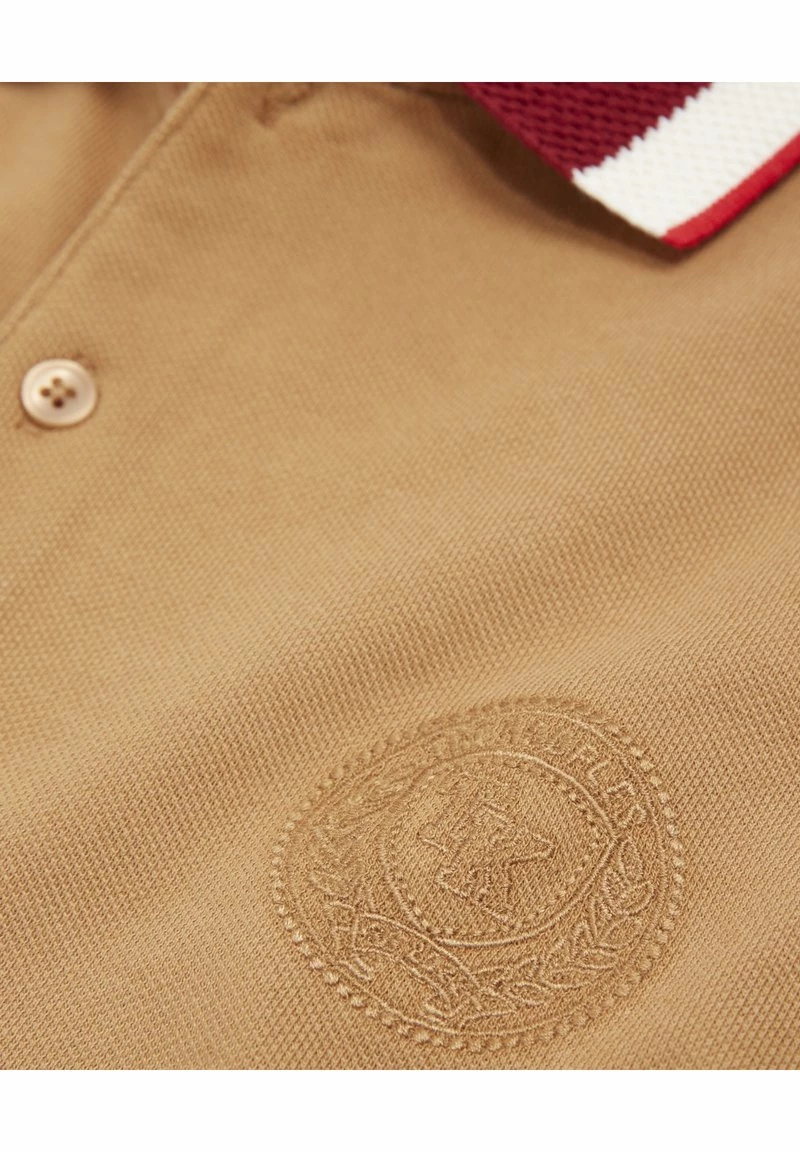 The Kooples À COL CONTRASTÉ - Polo - Camel, Uomo 4 The Kooples À COL CONTRASTÉ - Polo - Camel, Uomo - immagine 2