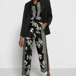 The Kooples PANTALON TAILLE ELASTIQUE - Pantaloni - Black/white, Donna 13 The Kooples PANTALON TAILLE ELASTIQUE - Pantaloni - Black/white, Donna -Vendite The Kooples fa95a98315154861a18e26c47323cff1
