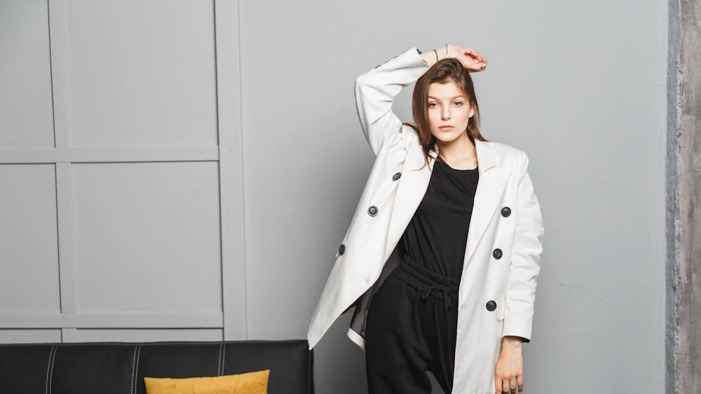 Vendite The Kooples 23 Vendite The Kooples -Vendite The Kooples blazer oversize uno dei capi spalla di moda per la primavera 2022